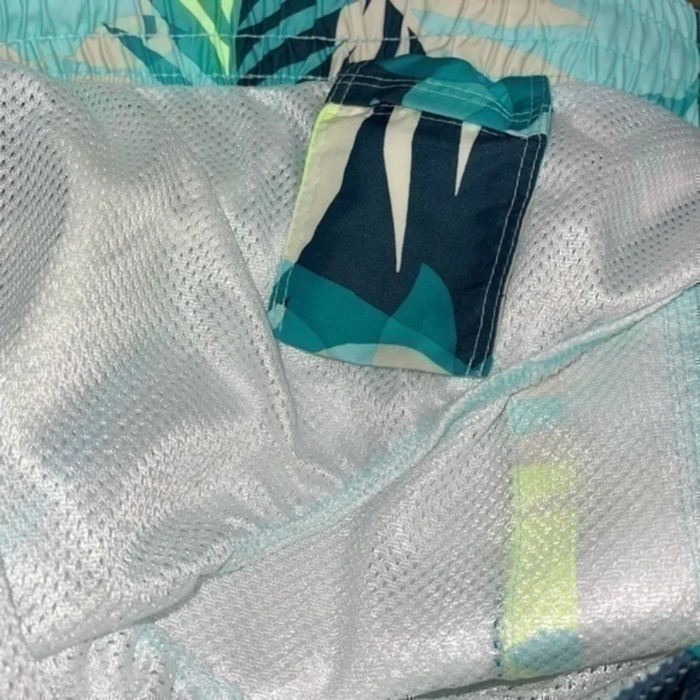 Old Navy Active Swim Trunks - Tropical Print - 8 inch Inseam - XXL